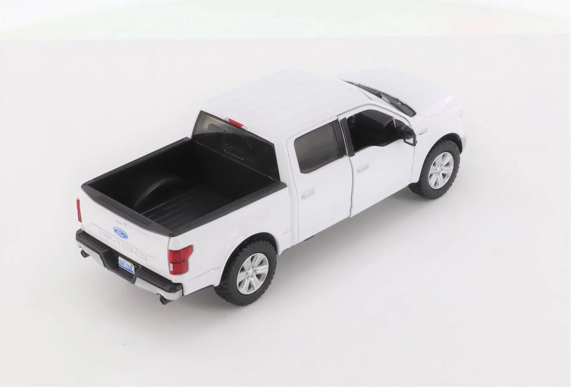 2019 Ford F-150 Lariat Crew Cab Pickup Truck, White - Showcasts 79363/16D - 1/27 scale Diecast Model Toy Car