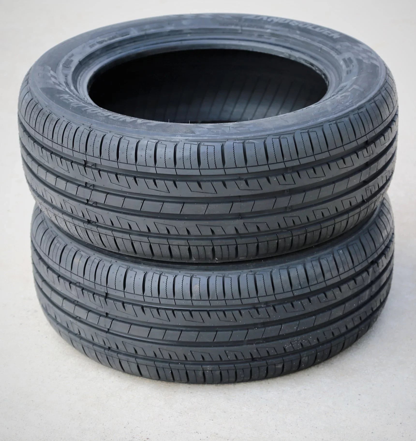 Landgolden 17 195/55R15 85V Performance Tire Fits: 2007-08 Honda Fit Sport, 1999-2000 Honda Civic Si