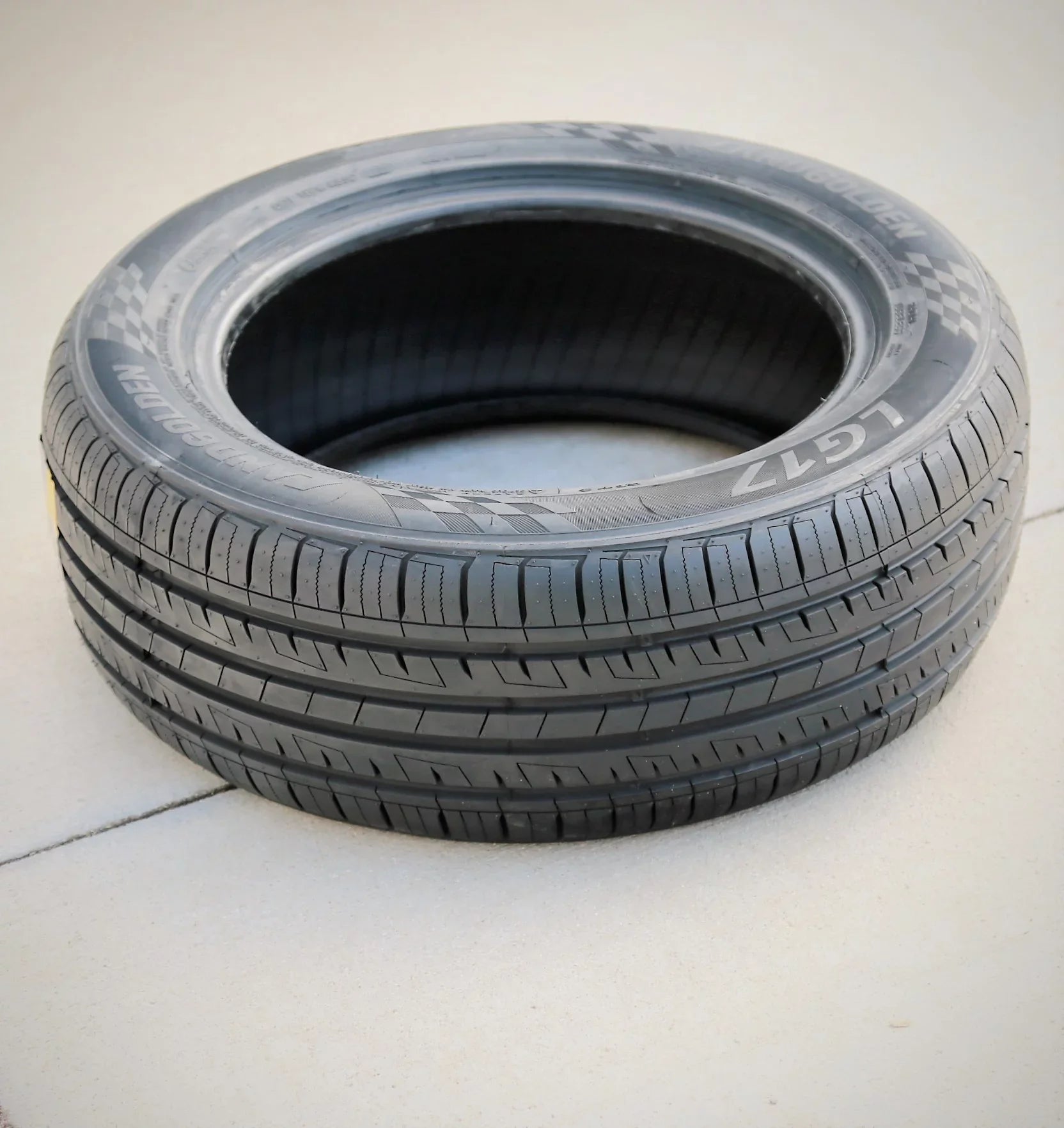 Landgolden 17 195/55R15 85V Performance Tire Fits: 2007-08 Honda Fit Sport, 1999-2000 Honda Civic Si