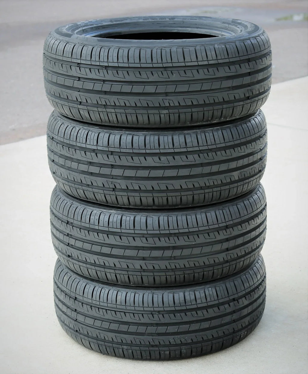 Landgolden 17 195/55R15 85V Performance Tire Fits: 2007-08 Honda Fit Sport, 1999-2000 Honda Civic Si