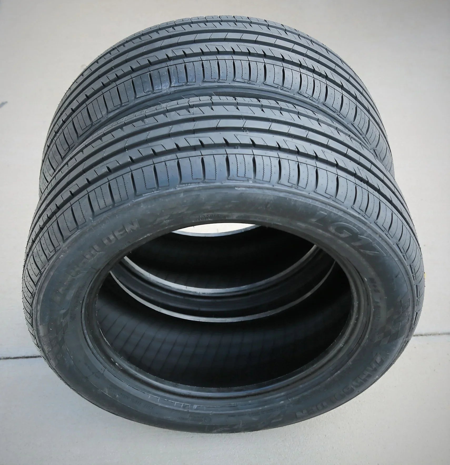 Landgolden 17 195/55R15 85V Performance Tire Fits: 2007-08 Honda Fit Sport, 1999-2000 Honda Civic Si